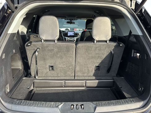 Used 2022 Ford Explorer XLT w/ Equipment Group 202A image 30