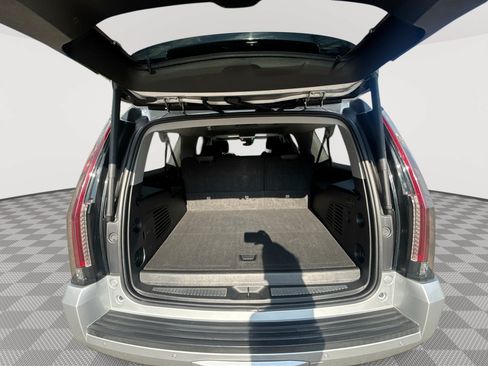 Used 2020 Cadillac Escalade ESV Premium Luxury RWD image 20