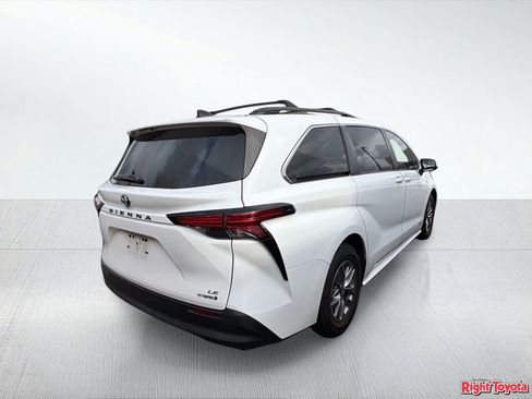 Used 2021 Toyota Sienna LE FWD image 4