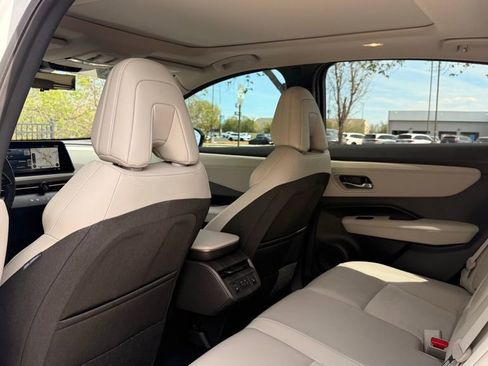 Used 2023 Nissan Ariya AWD image 33