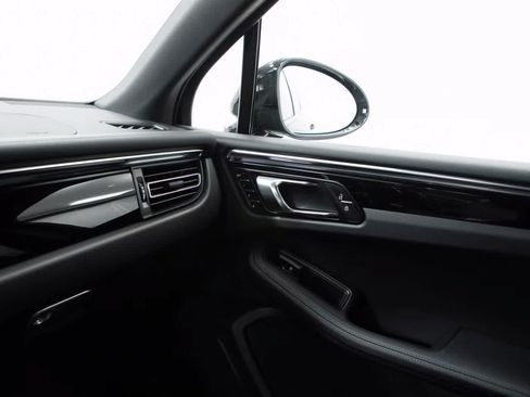 Certified 2026 Porsche Macan AWD/4WD image 31