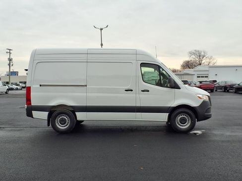 Used 2025 Mercedes-Benz Sprinter 2500 image 6