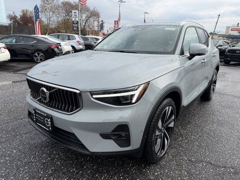 Used 2025 Volvo XC40 B5 Ultra w/ Protection Package Premier image 6
