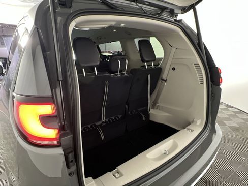 Used 2023 Chrysler Pacifica Touring-L image 27