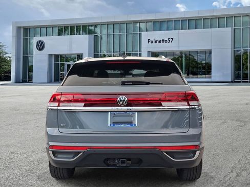 Used 2024 Volkswagen Atlas Cross Sport SE w/ Panoramic Sunroof Package FWD image 5