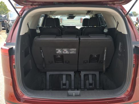 Certified 2024 Kia Carnival LX FWD image 21