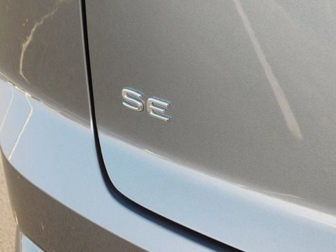 Used 2025 Volkswagen Atlas Cross Sport SE image 6