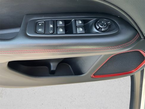 Used 2018 Jeep Compass Trailhawk image 4