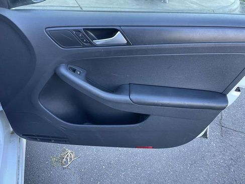 Used 2015 Volkswagen Jetta S image 42