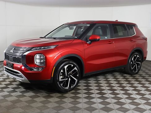 Used 2024 Mitsubishi Outlander SE Black Edition image 9