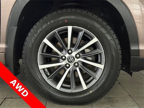 Used 2018 Toyota Highlander XLE w/ Protection Package #3 image 9