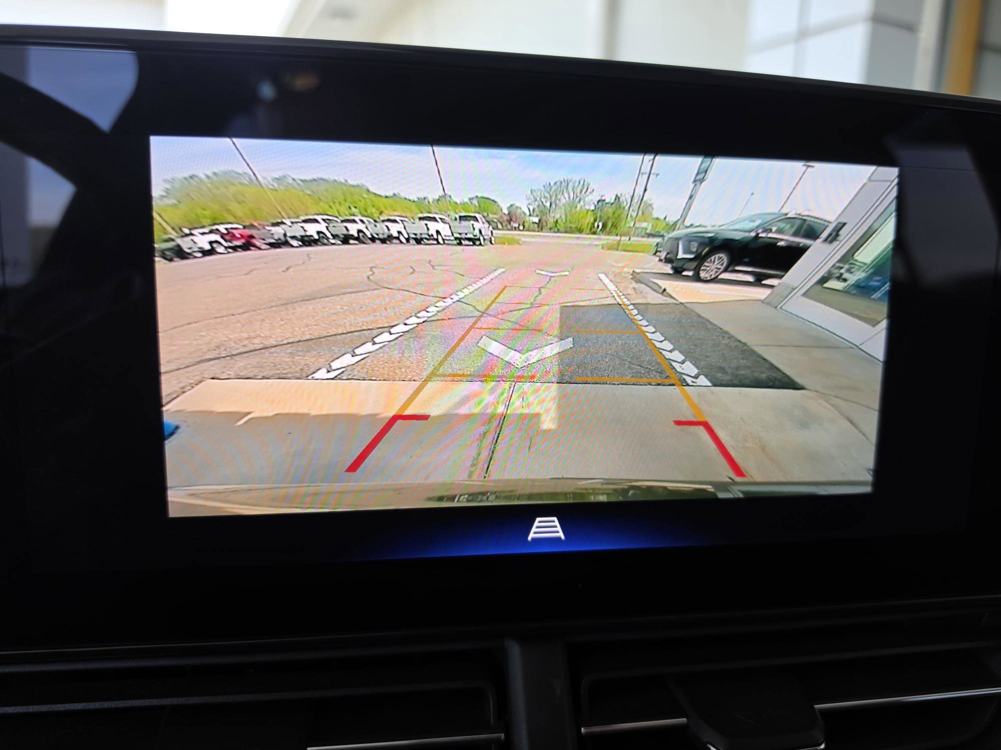 Used 2024 Chevrolet Trax LT w/ Driver Confidence Package FWD image 9