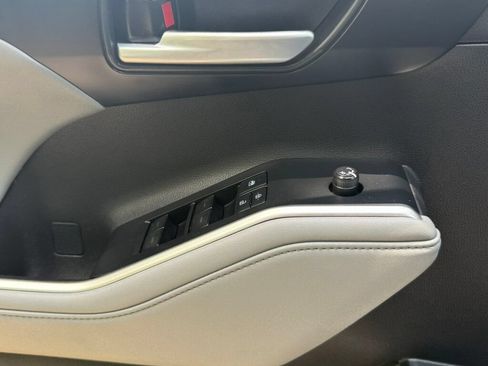 Used 2021 Toyota Highlander XLE AWD/4WD image 21
