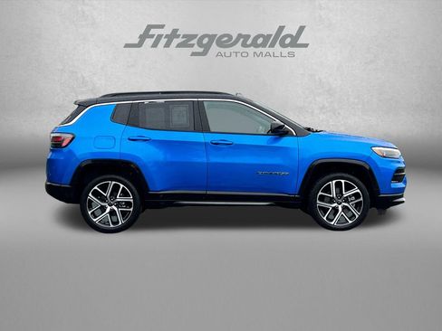Used 2025 Jeep Compass Limited w/ Elite Group AWD/4WD image 3