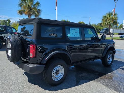New 2025 Ford Bronco 4-Door image 4