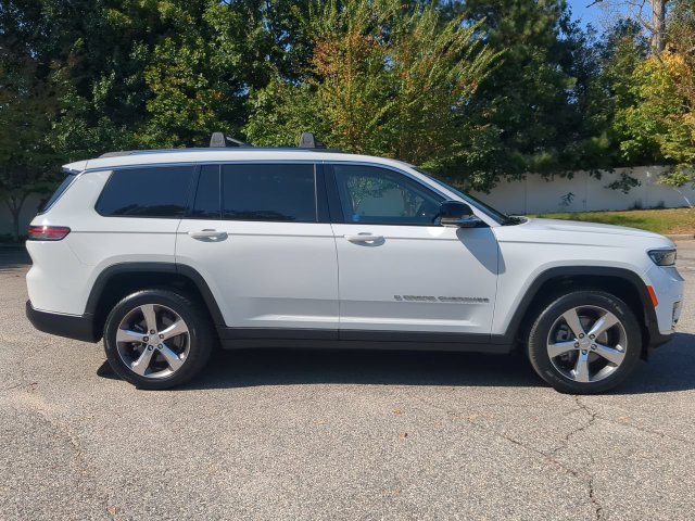 Used 2022 Jeep Grand Cherokee L Limited AWD/4WD image 3