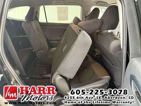Used 2022 Toyota Highlander LE image 26