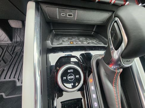 Used 2025 GMC Canyon AT4 w/ AT4X Package image 15