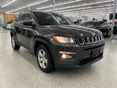 Used 2018 Jeep Compass Latitude image 4