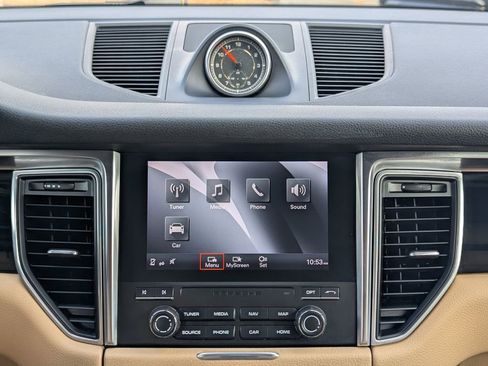 Used 2018 Porsche Macan image 12