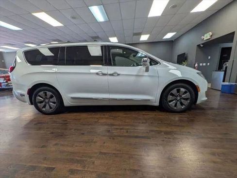 Used 2019 Chrysler Pacifica Limited w/ Advanced Safetytec Group image 6