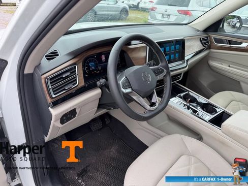 Used 2024 Volkswagen Atlas SE w/ Panoramic Sunroof Package AWD/4WD image 14