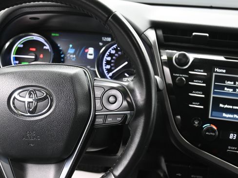 Used 2020 Toyota Camry XLE image 19