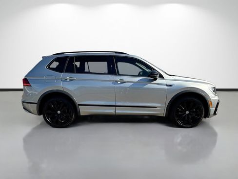 Used 2020 Volkswagen Tiguan SE R-Line image 2