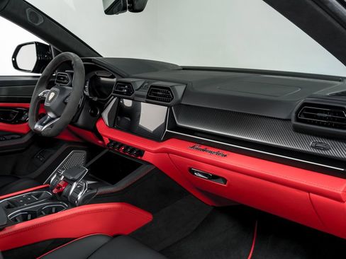 Used 2025 Lamborghini Urus SE image 40