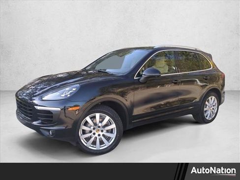 Used 2018 Porsche Cayenne S image 1
