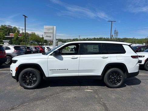 New 2025 Jeep Grand Cherokee L Altitude image 2