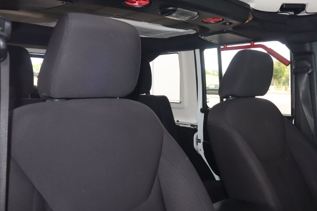 Used 2015 Jeep Wrangler Unlimited Sport w/ Connectivity Group AWD/4WD image 38
