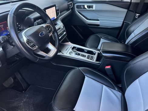 Certified 2022 Ford Explorer XLT w/ Equipment Group 202A image 9