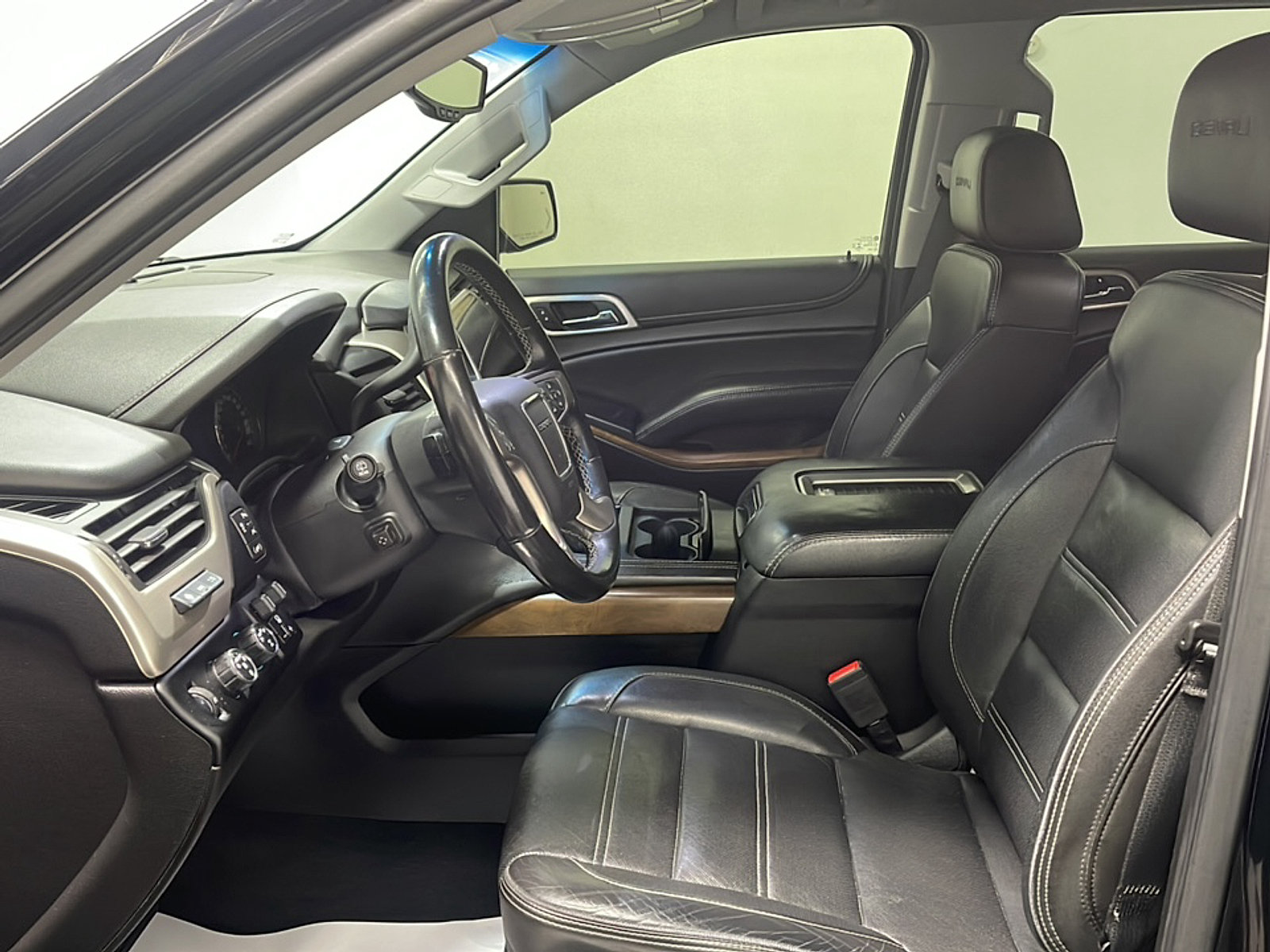 Used 2019 GMC Yukon XL Denali AWD/4WD image 2