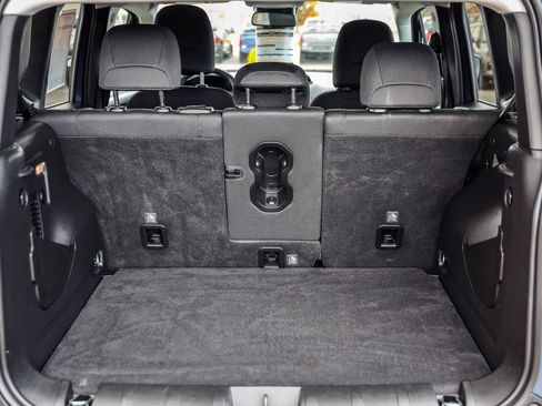 Used 2022 Jeep Renegade Latitude w/ Convenience Group AWD/4WD image 8
