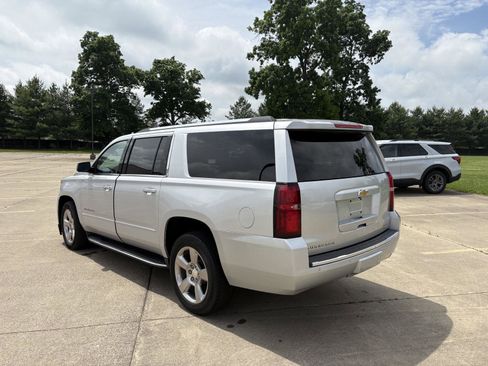 Used 2020 Chevrolet Suburban Premier AWD/4WD image 27