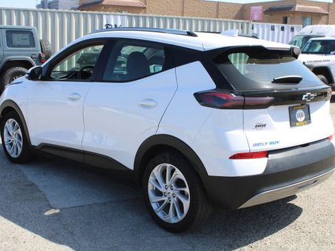 Used 2023 Chevrolet Bolt EUV LT FWD image 6