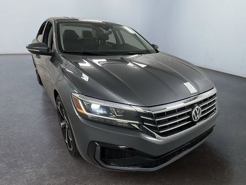 Used 2020 Volkswagen Passat 2.0T R-Line image 1