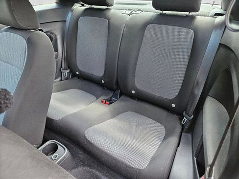 Used 2018 Volkswagen Beetle 2.0T FWD image 13