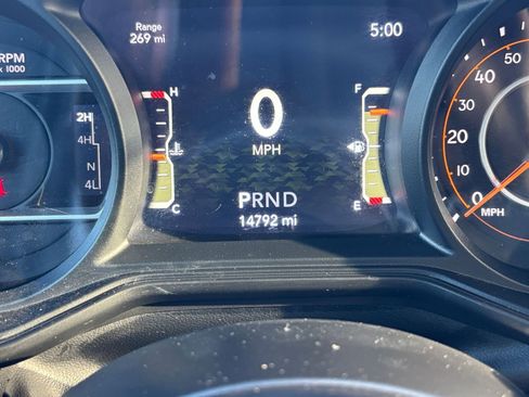 Used 2025 Jeep Wrangler Sahara image 39