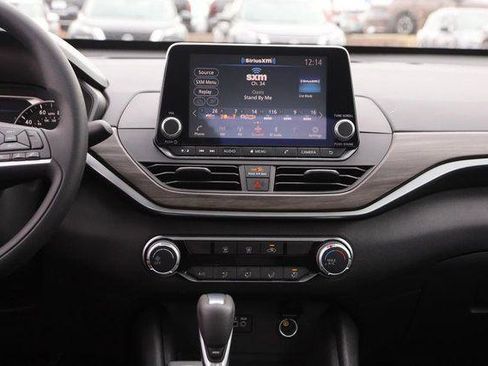 Used 2025 Nissan Altima 2.5 SV FWD image 22