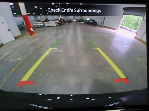 Used 2024 Chrysler Pacifica Touring-L image 7