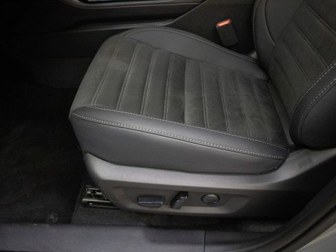 New 2025 Mitsubishi Outlander SE image 8