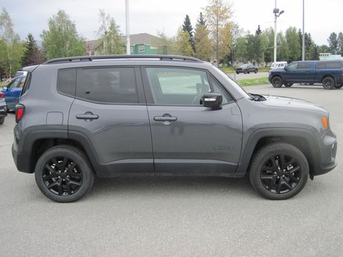 Used 2022 Jeep Renegade Altitude w/ Sun/Sound Group image 3
