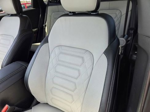 Used 2024 Ford Escape SE w/ PHEV Premium Package FWD image 17