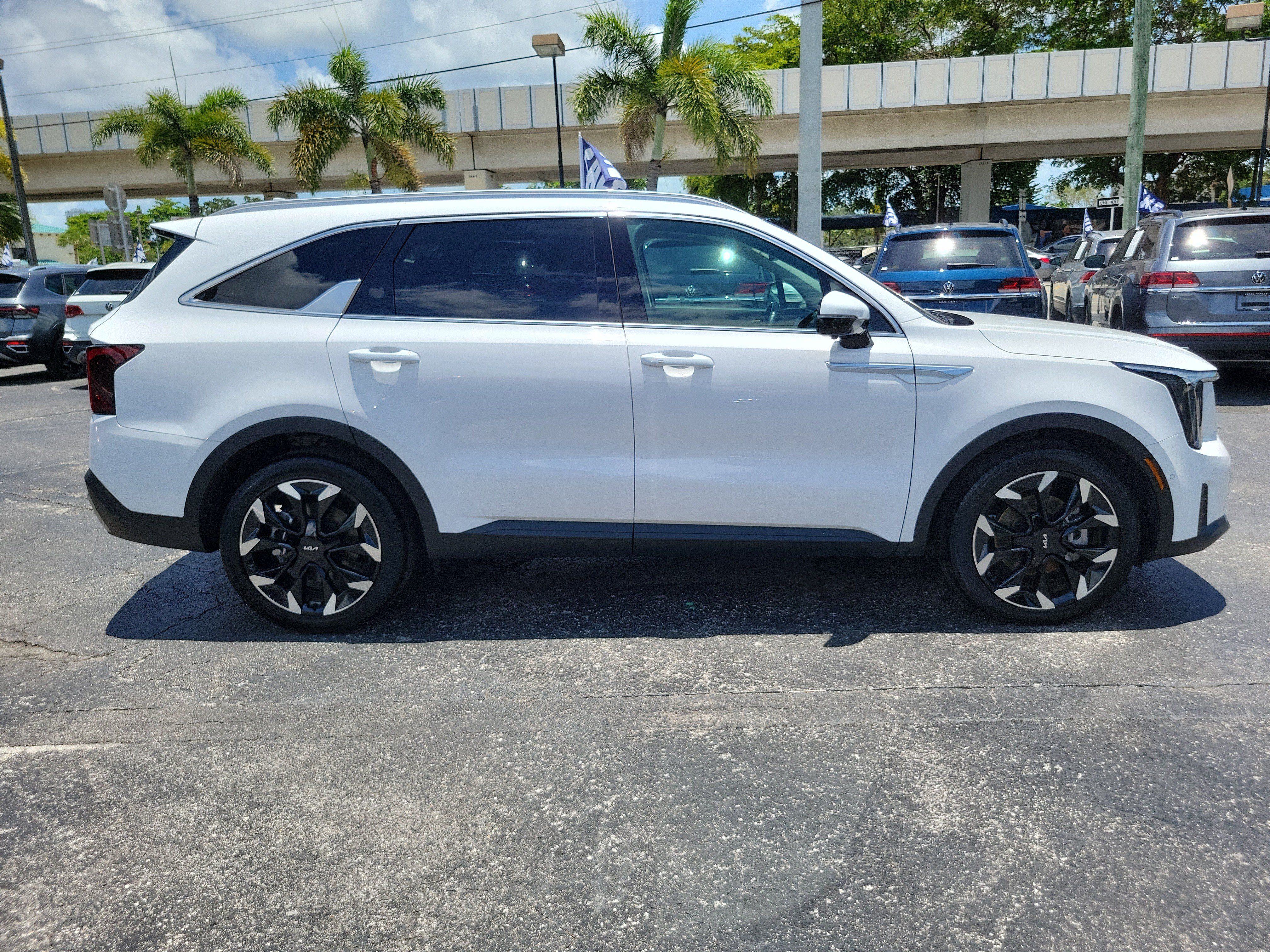 Used 2025 Kia Sorento SX FWD image 6