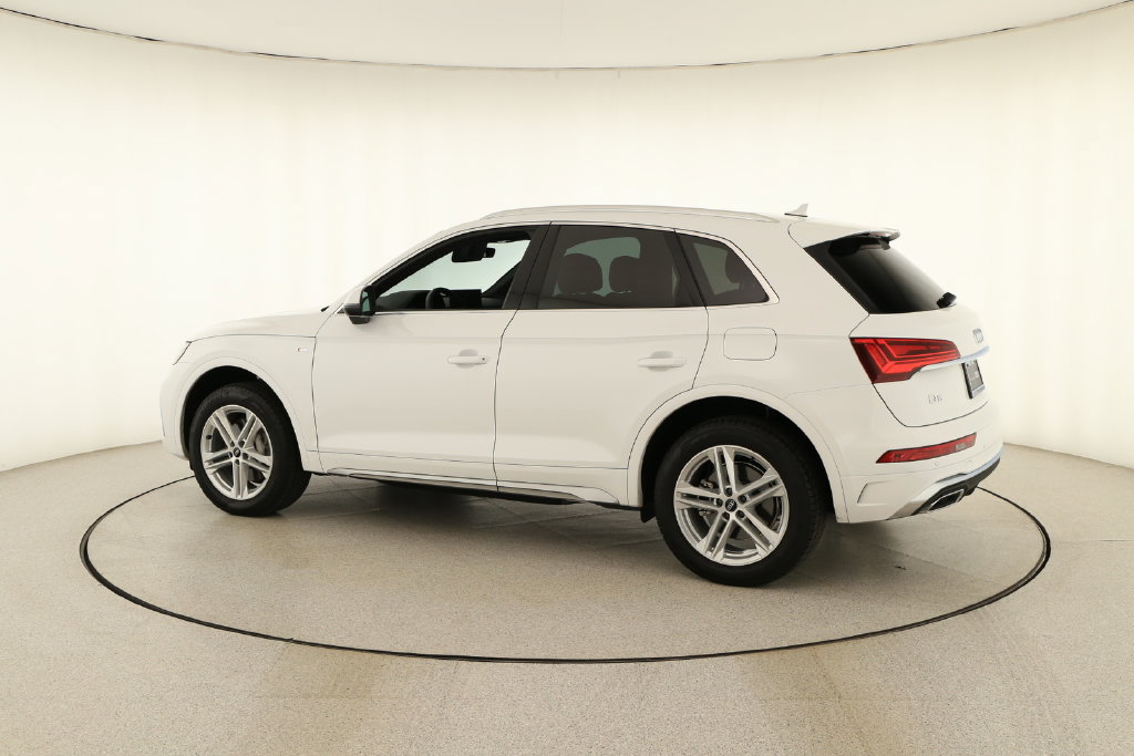 Certified 2024 Audi Q5 e Premium w/ Convenience Package AWD/4WD image 3