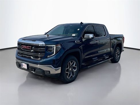 Used 2023 GMC Sierra 1500 SLT image 3