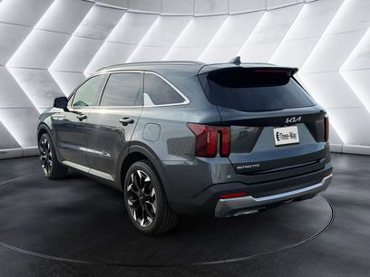 Used 2024 Kia Sorento EX w/ Panoramic Sunroof Package