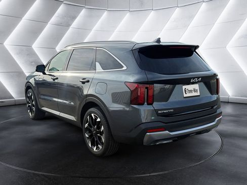 Used 2024 Kia Sorento EX w/ Panoramic Sunroof Package FWD image 3